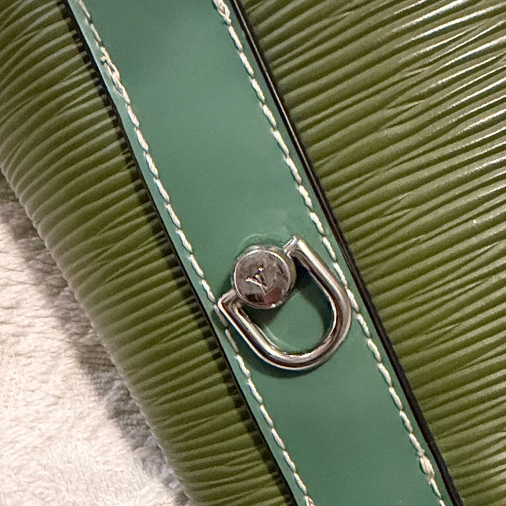 Louis Vuitton Leather Women's Bag - Picture 2 of 7